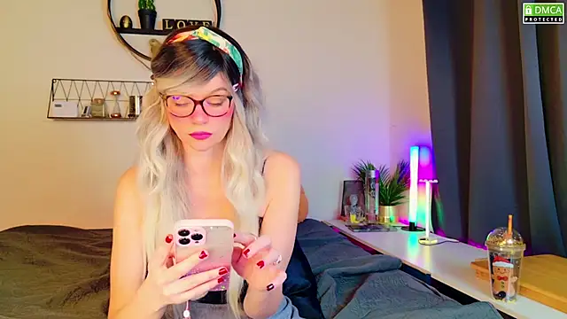 Snapshot of Kittychatte chatting on 02/16/25, 08:21 Kittychatte online show from 02/16/25, 08:21