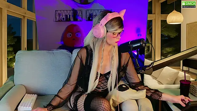 Snapshot of Kittychatte chatting on 11/04/25, 05:45 Kittychatte online show from 11/04/25, 05:45