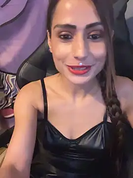 LaPetitechienne1 online show from 12/31/24, 11:39