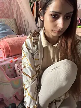 LaPetitechienne1 online show from 03/11/25, 07:48