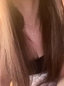 LaPetitechienne1 online show from 03/15/25, 04:21