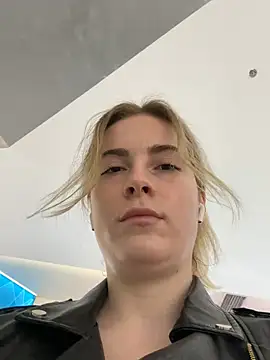 Snapshot of KissMissAngela chatting on 03/13/25, 12:35 KissMissAngela online show from 03/13/25, 12:35