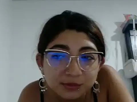 Snapshot of esteni chatting on 12/16/24, 05:38 esteni online show from 12/16/24, 05:38