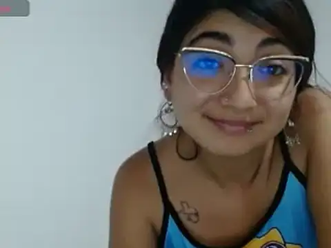 Snapshot of esteni chatting on 12/17/24, 04:56 esteni online show from 12/17/24, 04:56