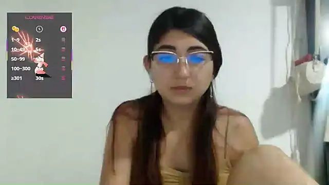 Snapshot of esteni chatting on 03/18/25, 01:53 esteni online show from 03/18/25, 01:53