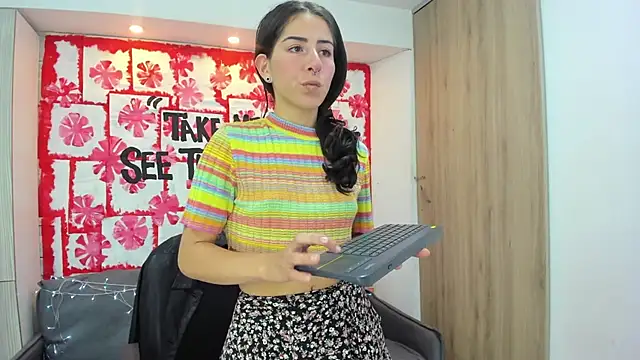 Snapshot of Mhelanny2 chatting on 02/15/25, 05:50 Mhelanny2 online show from 02/15/25, 05:50