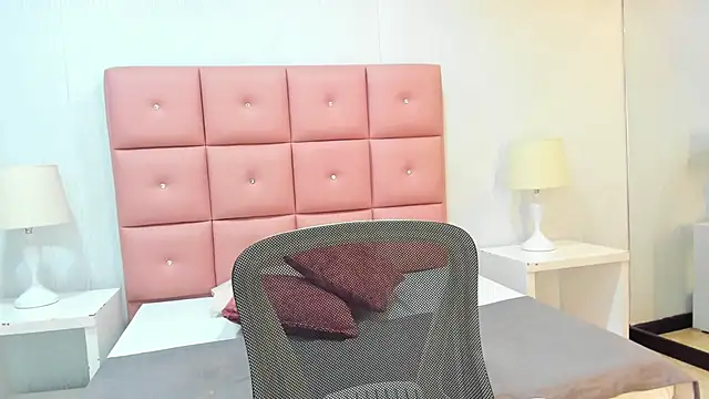Snapshot of Mhelanny2 chatting on 02/19/25, 11:17 Mhelanny2 online show from 02/19/25, 11:17