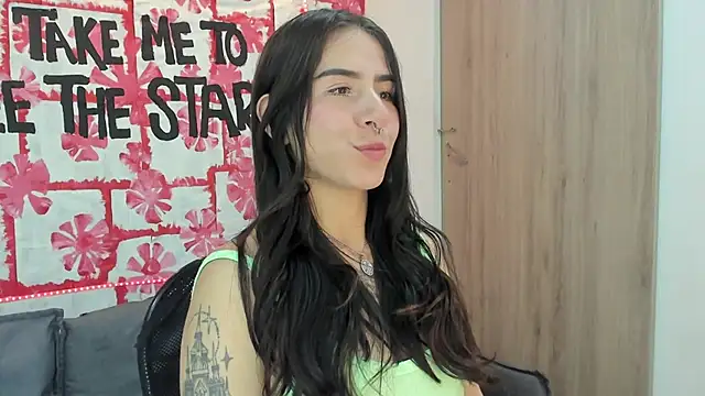 Snapshot of Mhelanny2 chatting on 03/08/25, 06:32 Mhelanny2 online show from 03/08/25, 06:32