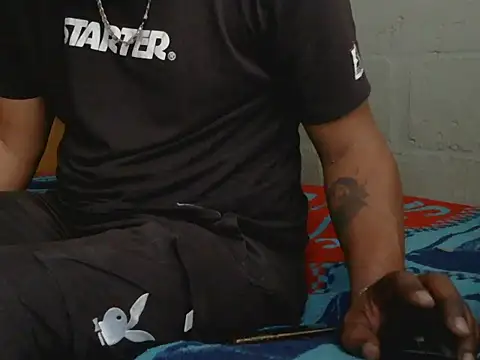 Snapshot of Dillon455669 chatting on 11/16/25, 01:17 Dillon455669 online show from 11/16/25, 01:17