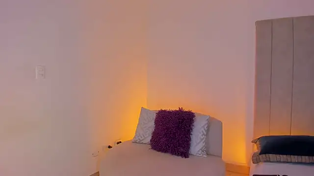 luisah  online show from 07/11/26, 08:22