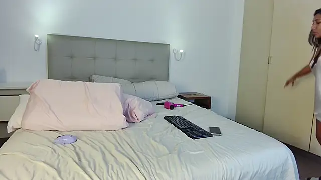 Snapshot of bl4ckdoll_ chatting on 10/29/25, 01:41 bl4ckdoll  online show from 10/29/25, 01:41