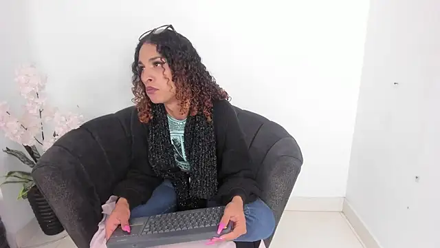 StefanyMiler online show from 03/07/25, 05:40