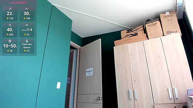 StefanyMiler online show from 10/31/25, 06:31