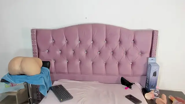 StefanyMiler online show from 11/25/25, 08:20