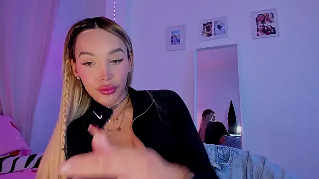 Snapshot of _viioletweekend_ chatting on 01/10/26, 07:26 viioletweekend online show from 01/10/26, 07:26