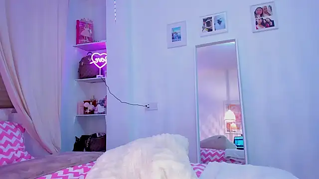 Snapshot of _viioletweekend_ chatting on 03/12/26, 07:53 viioletweekend online show from 03/12/26, 07:53