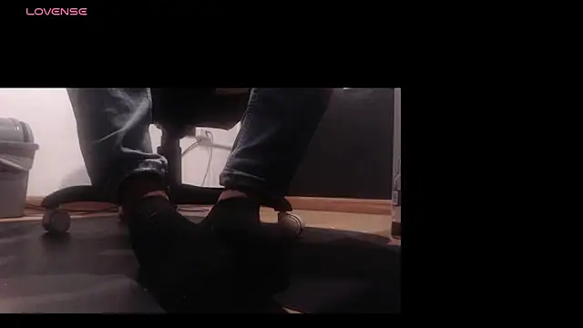 Snapshot of curiousskinny3 chatting on 02/11/26, 08:41 curiousskinny3 online show from 02/11/26, 08:41