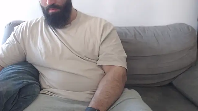 hugemachohandsome online show from 04/25/26, 07:33
