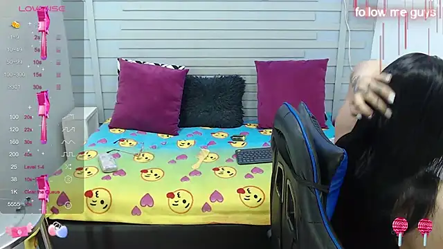 evelin zaens online show from 02/17/25, 04:09