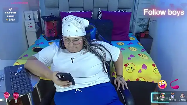 evelin zaens online show from 10/26/25, 04:35