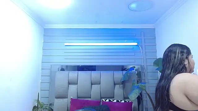 Snapshot of evelin_zaens chatting on 04/18/26, 04:16 evelin zaens online show from 04/18/26, 04:16