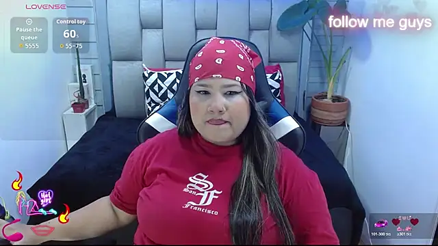 Snapshot of evelin_zaens chatting on 06/21/26, 08:11 evelin zaens online show from 06/21/26, 08:11