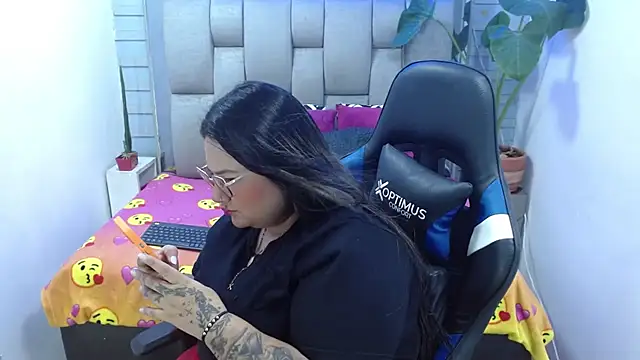 Snapshot of evelin_zaens chatting on 07/05/26, 03:34 evelin zaens online show from 07/05/26, 03:34