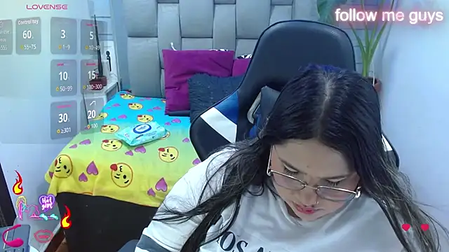 Snapshot of evelin_zaens chatting on 07/10/26, 04:39 evelin zaens online show from 07/10/26, 04:39