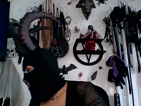 Snapshot of FeticheMacabre chatting on 04/17/26, 04:43 FeticheMacabre online show from 04/17/26, 04:43