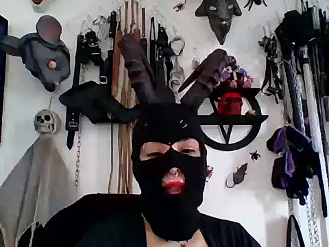 Snapshot of FeticheMacabre chatting on 04/25/26, 04:15 FeticheMacabre online show from 04/25/26, 04:15