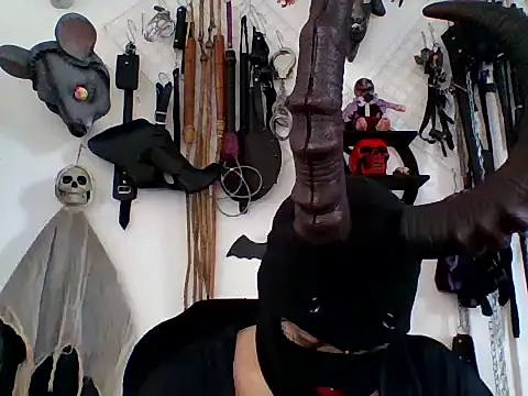 Snapshot of FeticheMacabre chatting on 05/01/26, 04:00 FeticheMacabre online show from 05/01/26, 04:00