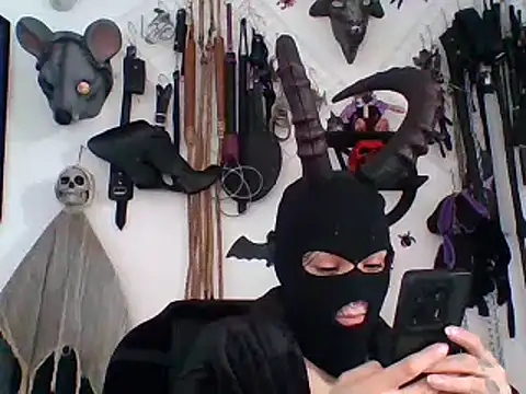Snapshot of FeticheMacabre chatting on 05/15/26, 02:57 FeticheMacabre online show from 05/15/26, 02:57
