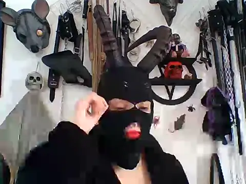 Snapshot of FeticheMacabre chatting on 07/05/26, 05:20 FeticheMacabre online show from 07/05/26, 05:20