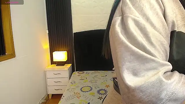 alicia moom online show from 03/13/25, 07:17