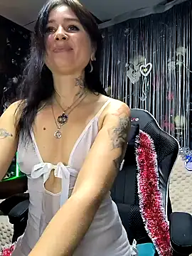 KikiXRed online show from 12/23/24, 10:53