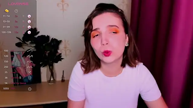 KindHazelHere  online show from 09/15/25, 11:16