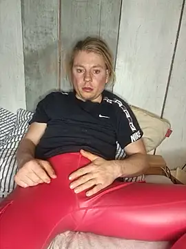 Snapshot of Tobias112cc chatting on 11/21/25, 09:24 Tobias112cc online show from 11/21/25, 09:24