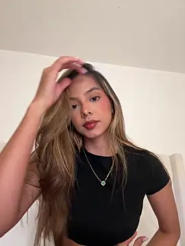 Bella cutte  online show from 11/23/25, 10:53