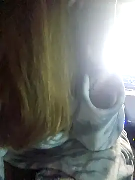 Snapshot of Crazylilredhead69 chatting on 02/15/25, 12:11 Crazylilredhead69 online show from 02/15/25, 12:11