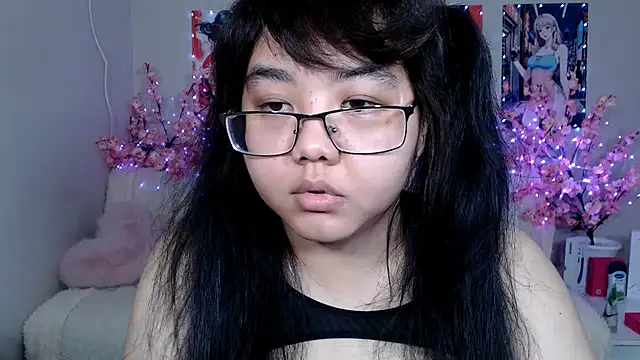 Snapshot of Moertomlly chatting on 05/10/26, 04:39 Moertomlly online show from 05/10/26, 04:39
