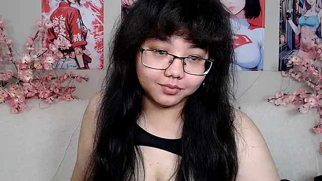 Snapshot of Moertomlly chatting on 05/17/26, 06:00 Moertomlly online show from 05/17/26, 06:00