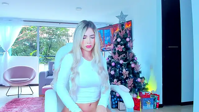 Snapshot of Sophi_Jonnes chatting on 12/16/24, 01:11 Sophi Jonnes online show from 12/16/24, 01:11