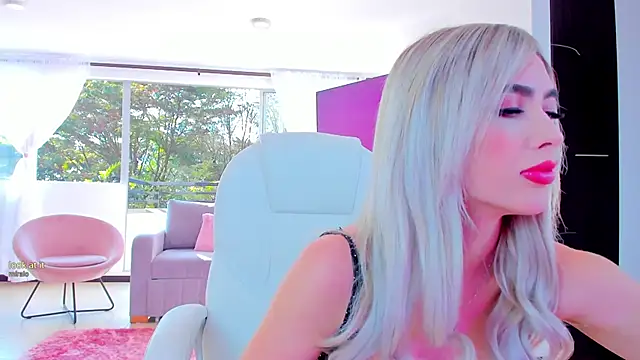 Snapshot of Sophi_Jonnes chatting on 01/21/25, 01:00 Sophi Jonnes online show from 01/21/25, 01:00