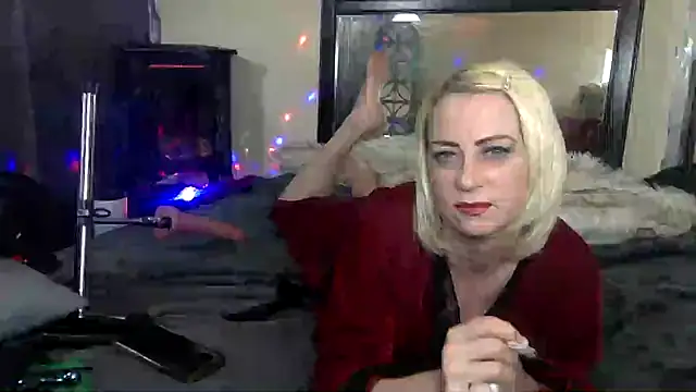 TiffaneyLove online show from 03/06/25, 11:47