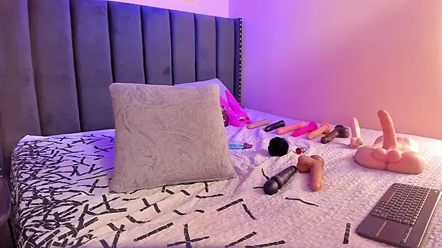 ashlye miller  online show from 03/23/25, 07:20