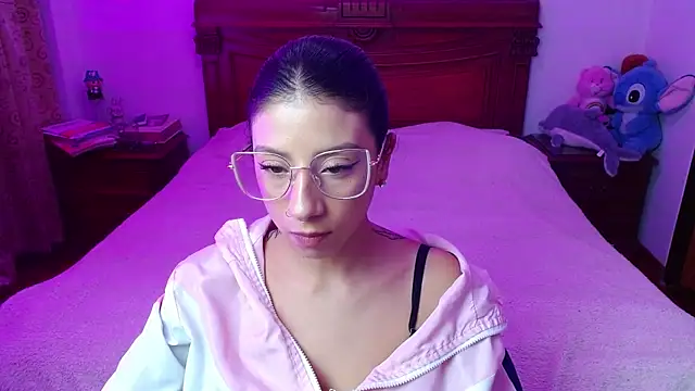 Snapshot of _holy_1 chatting on 04/17/26, 02:03 holy 1 online show from 04/17/26, 02:03