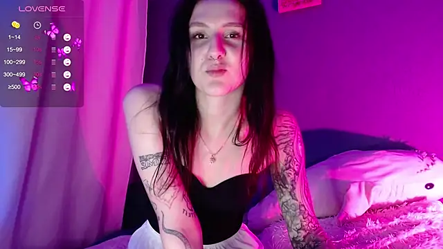 Snapshot of NiaEllis chatting on 10/10/25, 05:56 NiaEllis online show from 10/10/25, 05:56