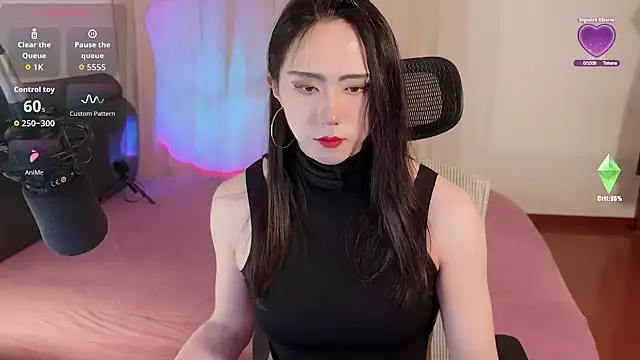 Snapshot of liliwang03 chatting on 10/27/25, 01:04 liliwang03 online show from 10/27/25, 01:04