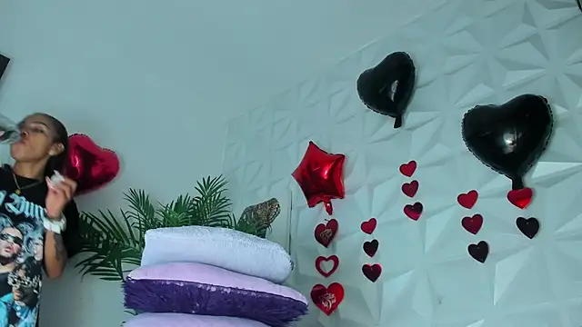 Snapshot of Hellen_Sky chatting on 03/30/26, 07:04 Hellen Sky online show from 03/30/26, 07:04