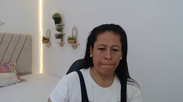 mature martina online show from 04/27/26, 08:07